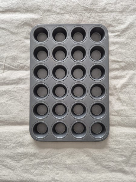 Kate’s Kitchen 24-Cup mini muffin pan - Excellent condition Carousel 1