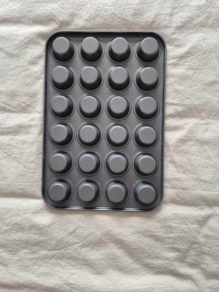 Kate’s Kitchen 24-Cup mini muffin pan - Excellent condition Carousel 2