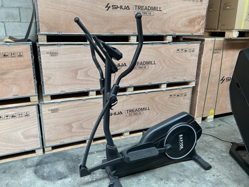 CROSSTRAINER -FAMOUS RAPTOR BRAND Carousel 1