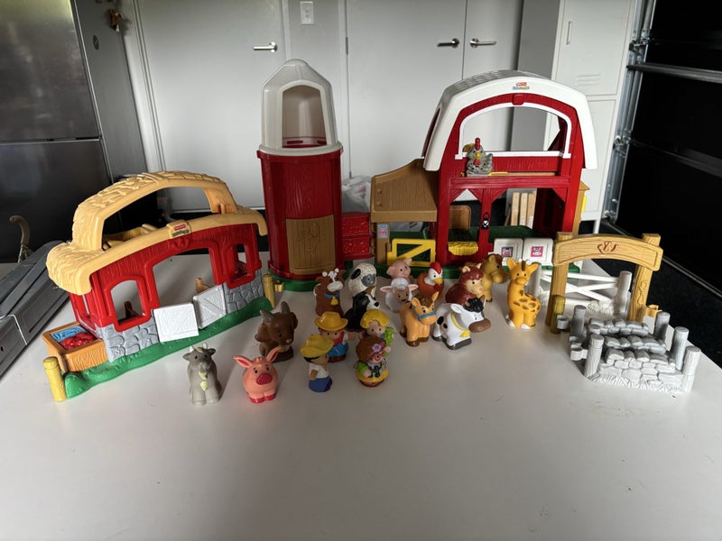 Fisher Price Little People Barnyard and characters Carousel 1