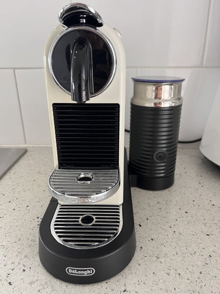 Delonghi Nespresso Coffee Machine CitiZ&milk White Carousel 2