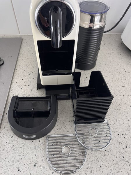 Delonghi Nespresso Coffee Machine CitiZ&milk White Carousel 19