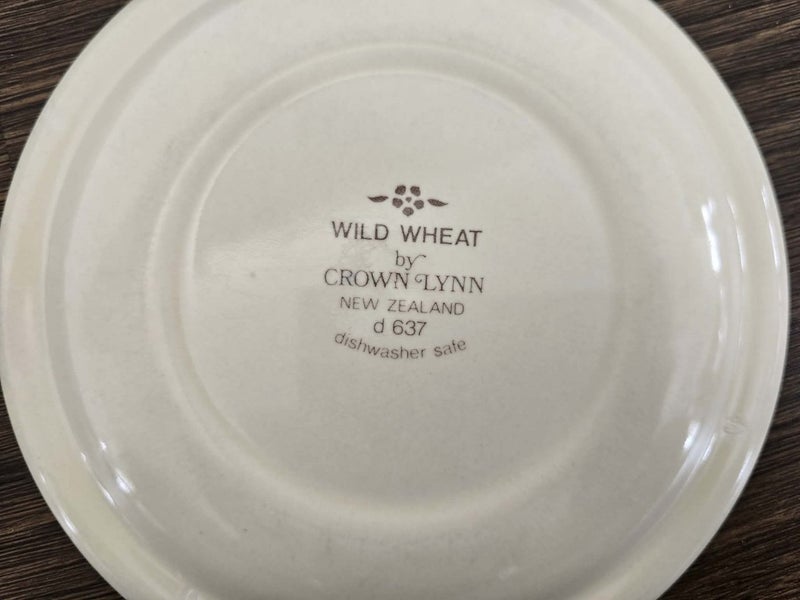 Vintage Crown Lynn "Wild Wheat" Set - 5x Bowls & 5x Side Plates - NZ Icon! Carousel 2