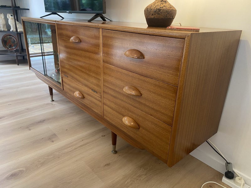 **MID CENTURY MODERN SIDEBOARD - EXCELLENT CONDITION!** Carousel 1