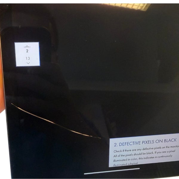 Apple iPad Air (5th Gen) / Wi-Fi + Cellular / 256GB (Cracked Screen) / 2 - Ve... Carousel 2