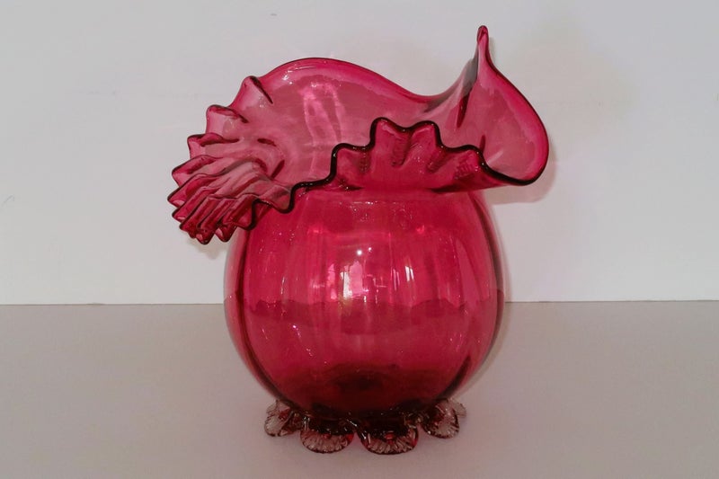 ***VINTAGE HANDBLOWN FRILLED EDGE CRANBERRY GLASS VASE ITALY*** Carousel 2