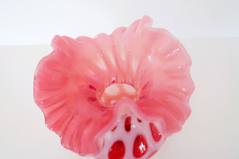 ***VINTAGE FENTON COIN DOT OPALESCENT GLASS VASE WITH RUFFLED EDGE*** Carousel 2