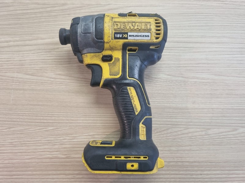 DeWalt 18v Impact Driver DCF887-XE Carousel 1