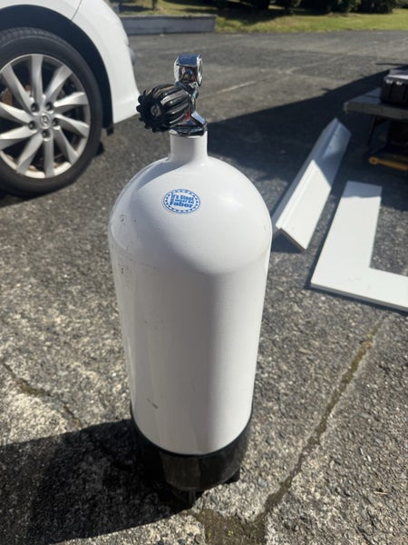 Dive tank Carousel 1