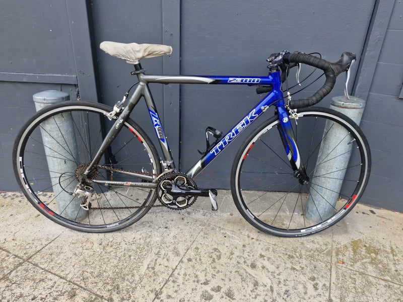 Blue grey Trek 2300 ZR9000 - Road Carousel 1
