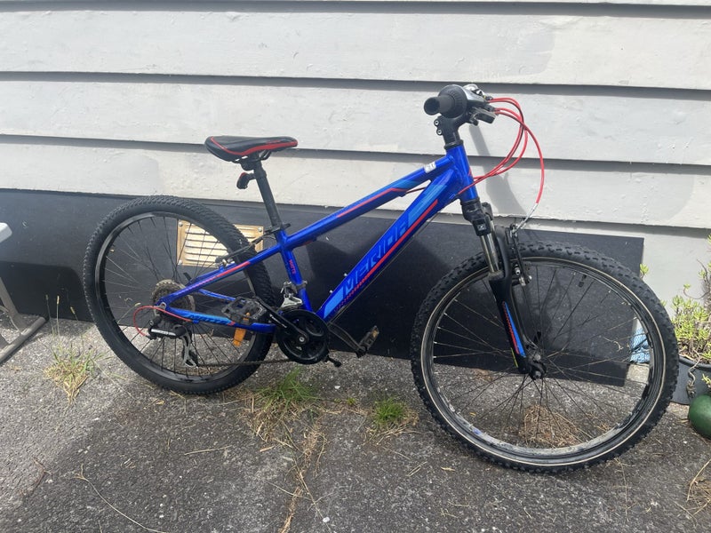 Merida Matt’s”24 inch Tyres size kids alminium bike Carousel 1