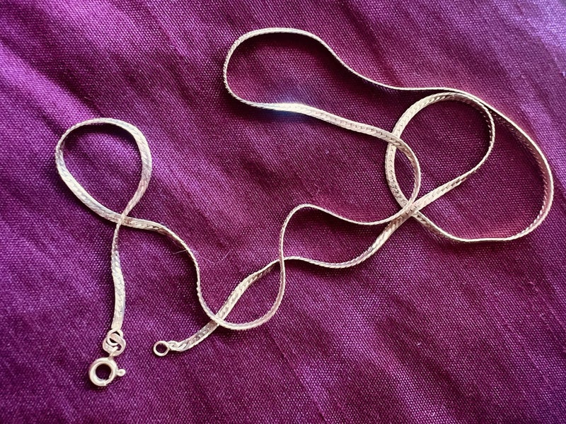 SOLID 9CT GOLD HERRINGBONE GOLD NECKLACE - *NO RES*