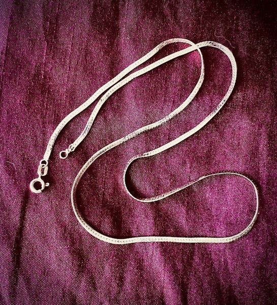 SOLID 9CT GOLD HERRINGBONE GOLD NECKLACE - *NO RES* Carousel 5