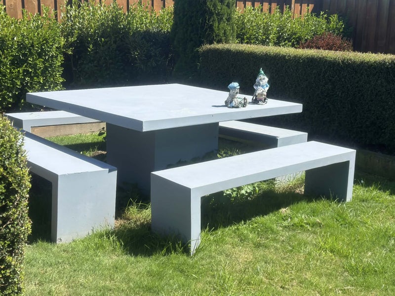 Outdoor Table & Chairs