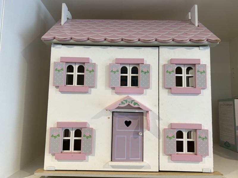 Le Van Wooden Dolls House Carousel 1