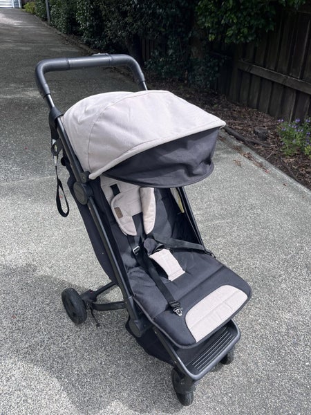 Edward’s & Co Travel Stroller with accessories Carousel 1