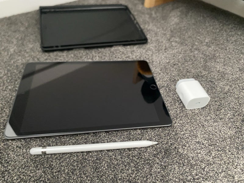 Apple IPad 9th generation 256gb - like new condition - 1$ reserve Carousel 2