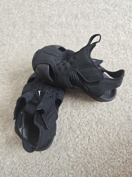 Nike sandals size 3c Carousel 2