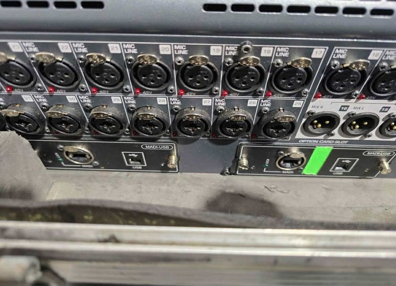 Soundcraft SI IMPACT 32ch Digital Console in Road case Carousel 4