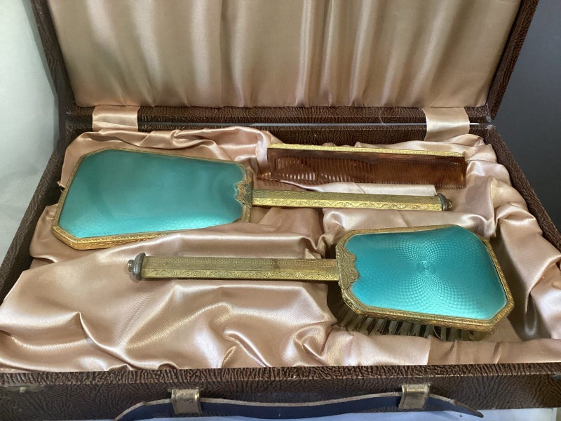 Art Deco Vanity set in original case Carousel 2