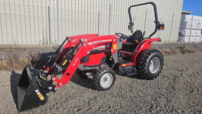 Massey Ferguson 1835M Carousel 2