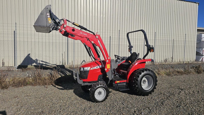 Massey Ferguson 1835M Carousel 1