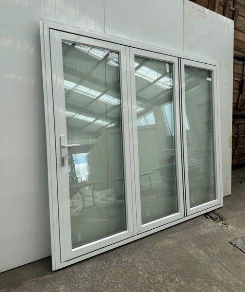 Aluminum Bifold Door 2400mm x 2000mm Carousel 1