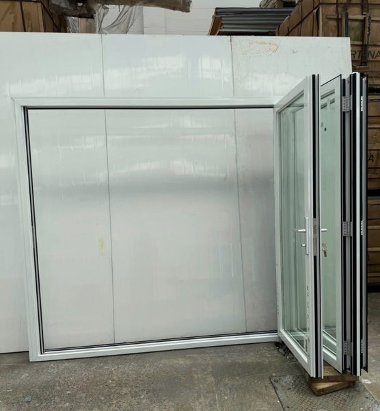 Aluminum Bifold Door 2400mm x 2000mm Carousel 2