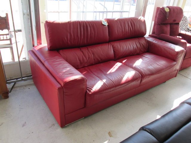 2669 MODERN RED LEATHER 3 SEATER SETTEE Carousel 1