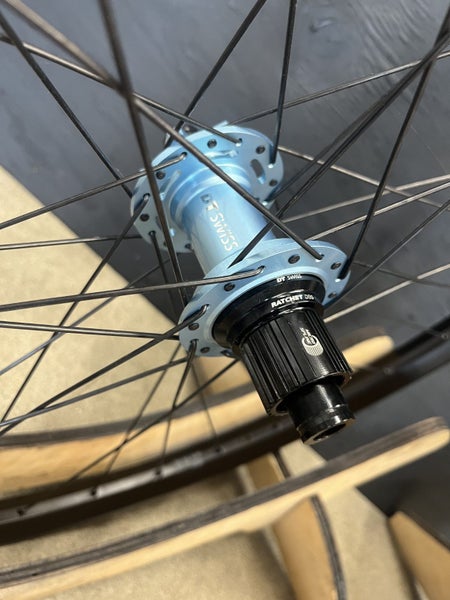 DT SWISS CUSTOM WHEELSET 350 / F572 LTD TURQUOISE Carousel 1