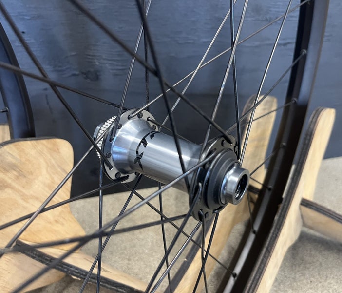 DT SWISS CUSTOM WHEELSET SILVER SHIMANO HUB/ F572 LTD Carousel 1