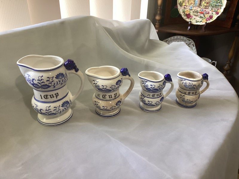 Arnart Blue onion measuring cups 1920s some repairs Carousel 1