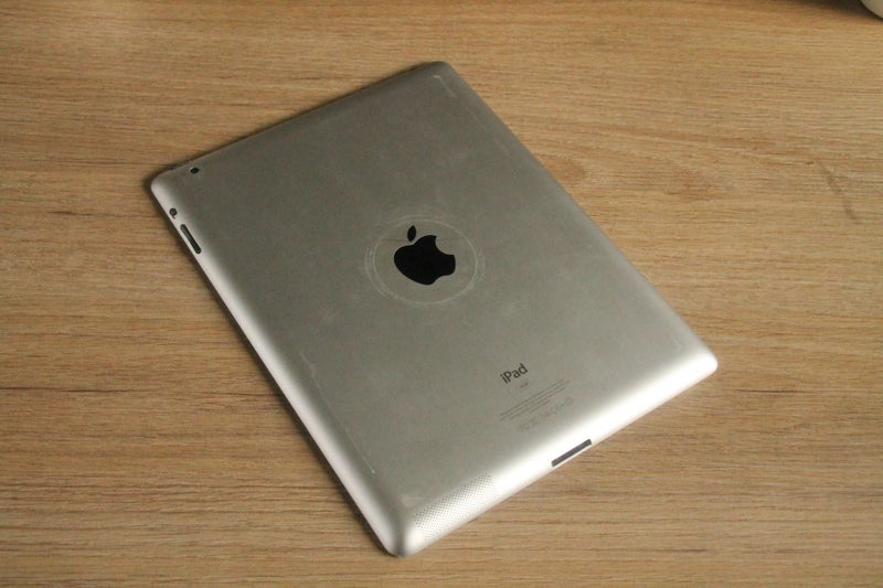 iPad 3 - White - 16GB - iCloud Unlocked - Great Working Condition Carousel 2