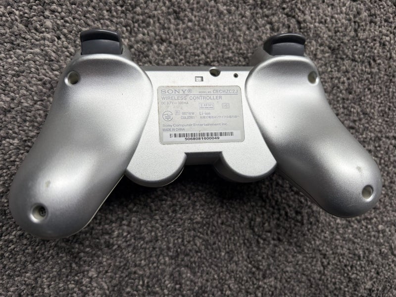 Official PS3 Controller Silver Carousel 2