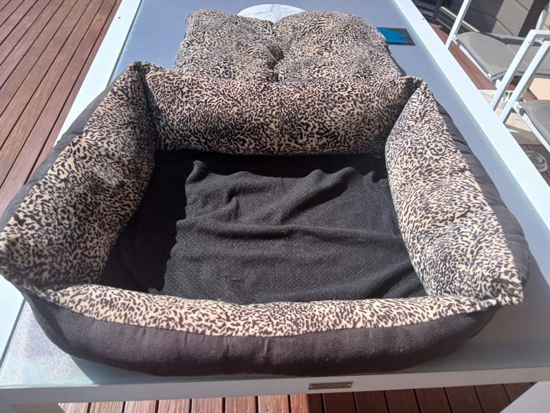 Cat or small dog bed Carousel 2