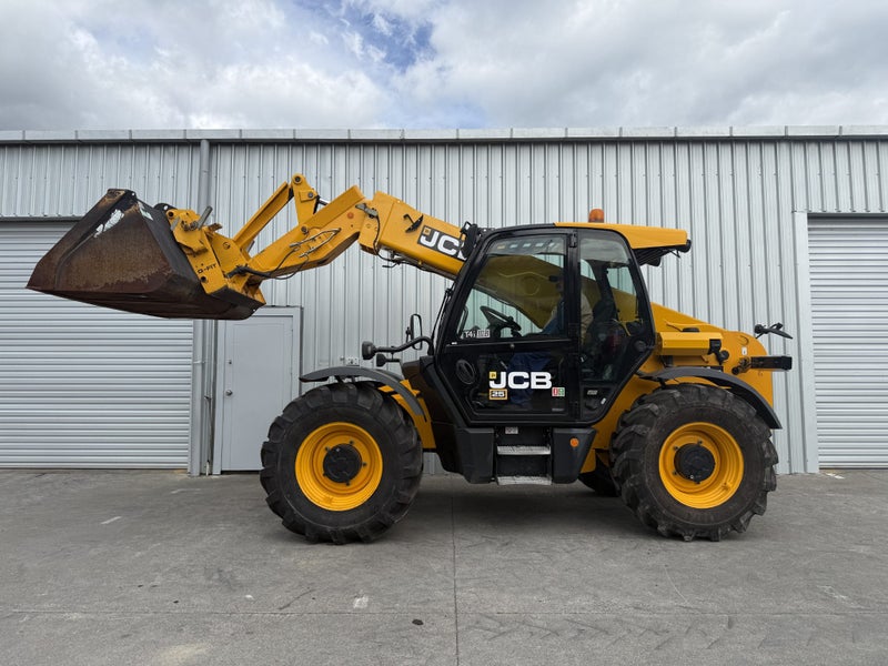 2019 JCB 541-70 Carousel 1