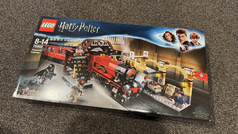 LEGO 75955 Hogwart Express Carousel 1