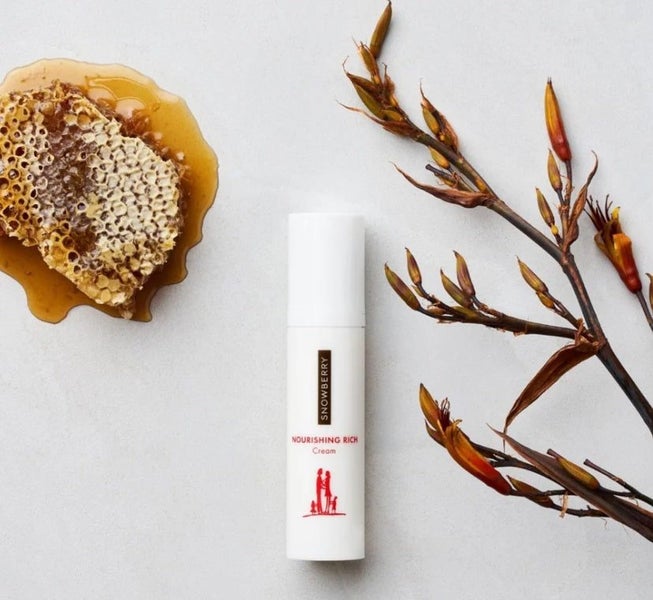 Snowberry Nourishing Rich Cream 50ml (1.70 fl.oz.) Carousel 2