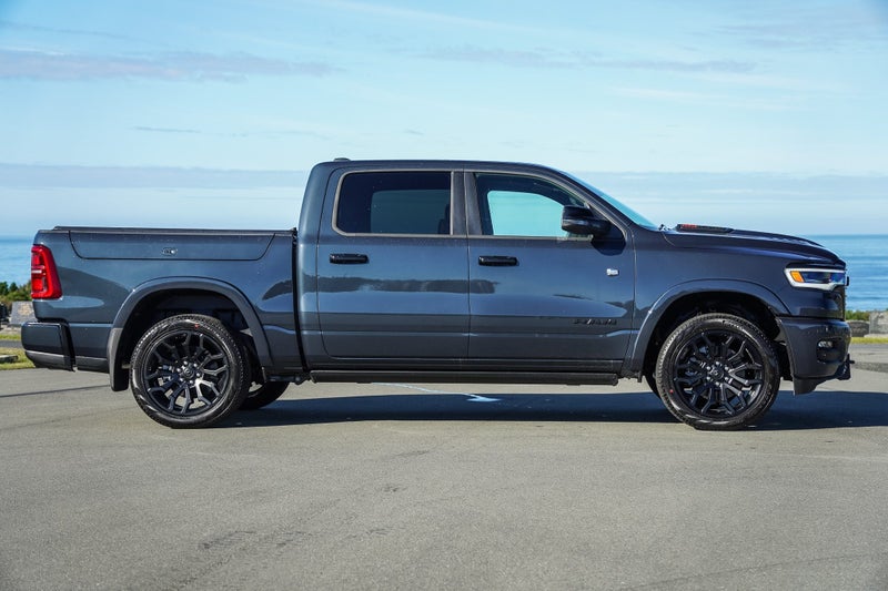 2026 Ram 1500 Limited I6 Rb Night, photo 2
