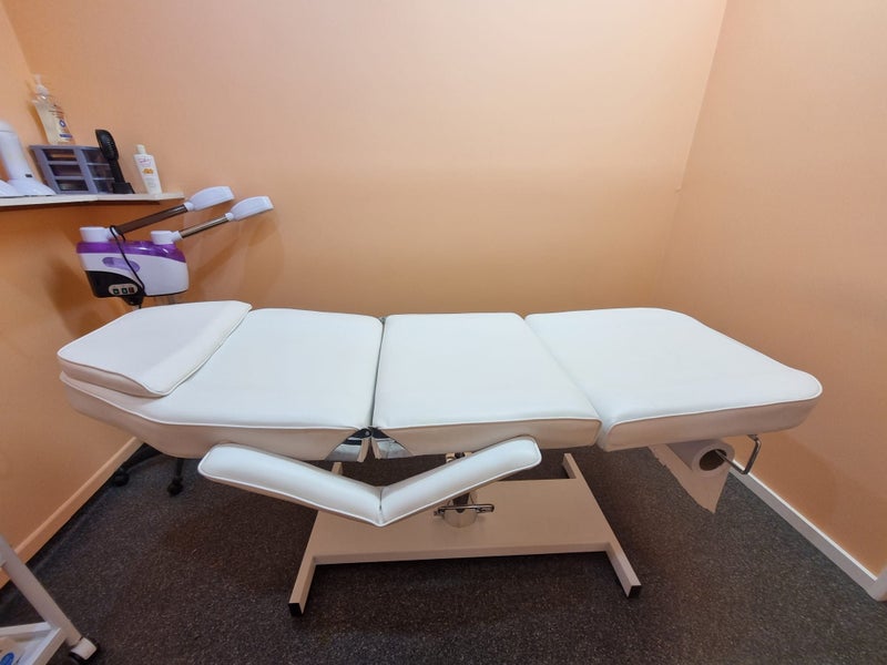 Urgent Sale: Established Beauty Salon - High Foot Traffic Location Carousel 3