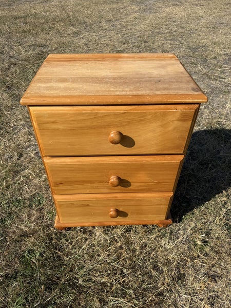 Rimu 3 Draw Bedside Cabinet x 1 Carousel 1