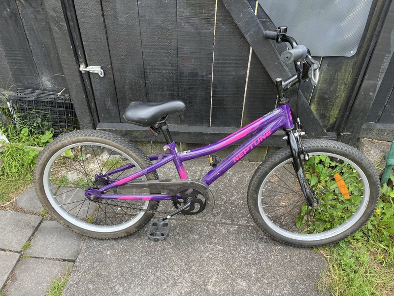 20 inch size girls bike near new! Carousel 1