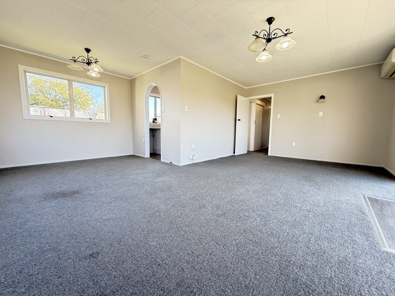 Image 3 of 23
