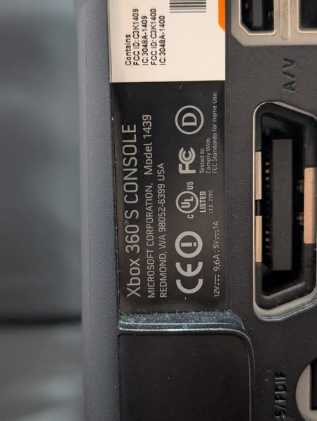 Xbox 360 S Console (250 GB) + Kinect + Controller Carousel 2