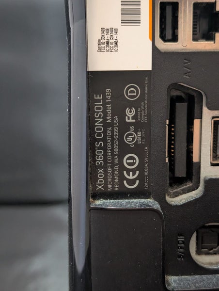 Xbox 360 S Console (250 GB) + Controller Carousel 2