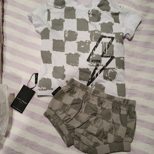 Lightining Bolt Tiny Tribe Set Carousel 1