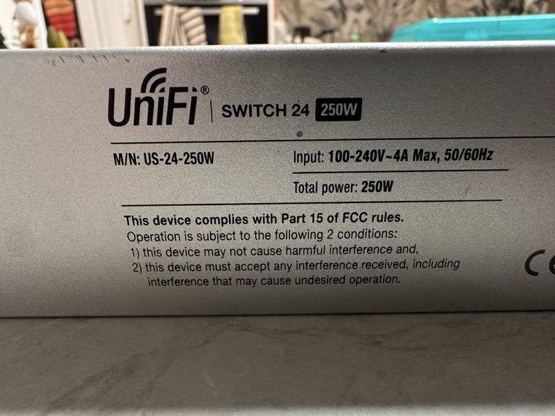 UniFi 24Port Switch PoE US-24-250 Carousel 2