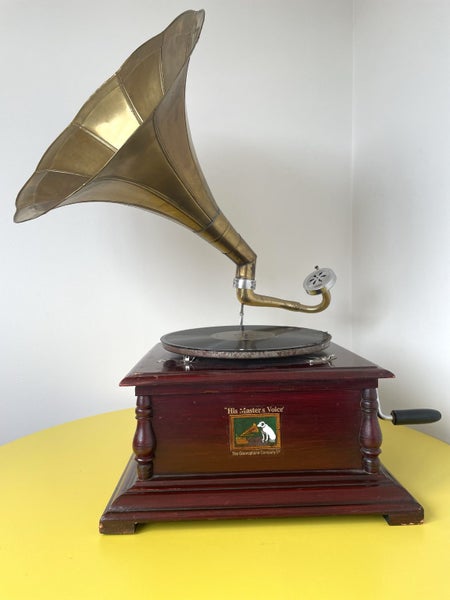Vintage gramophone - oh la la! Carousel 2