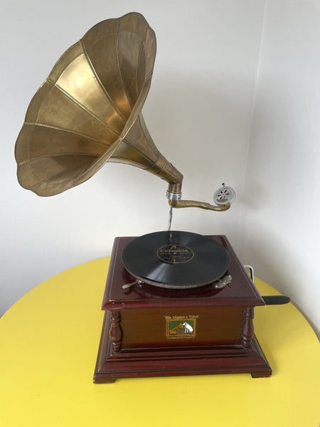 Vintage gramophone - oh la la! Carousel 8