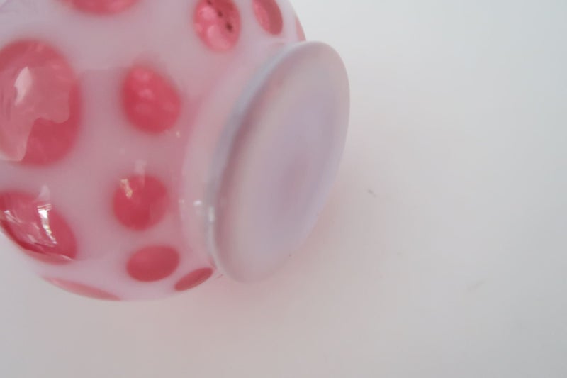 ***STUNNING FENTON COIN DOT RUFFLED EDGED VASE*** Carousel 2
